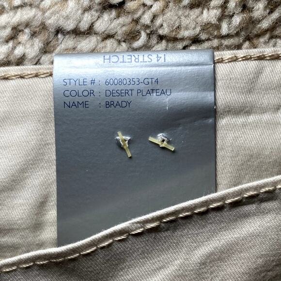 Bandolino Blu - Ivory Stretch Bermuda Shorts - Size 14 - Picture 10 of 12